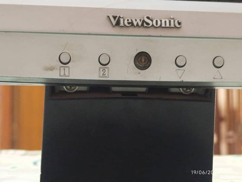 Monitor 17