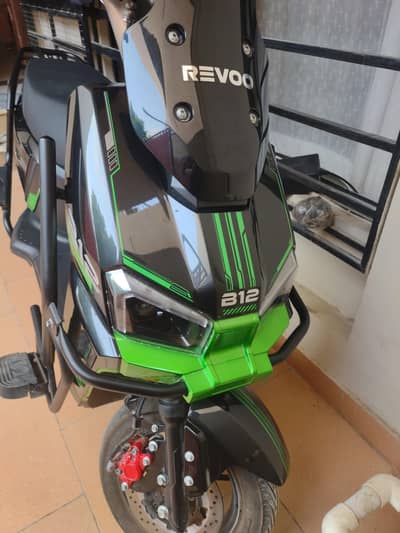 Revoo B12 Electric Scooty – Brand New