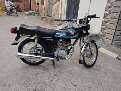Honda 125 in Lush condition