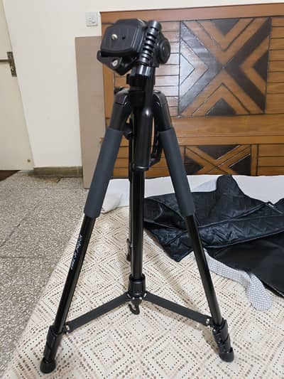Icon Tripod 6ft barely used