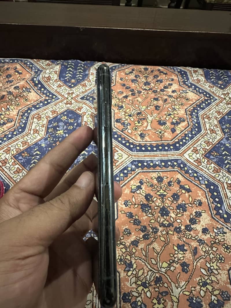 Apple iPhone 11 Pro 1