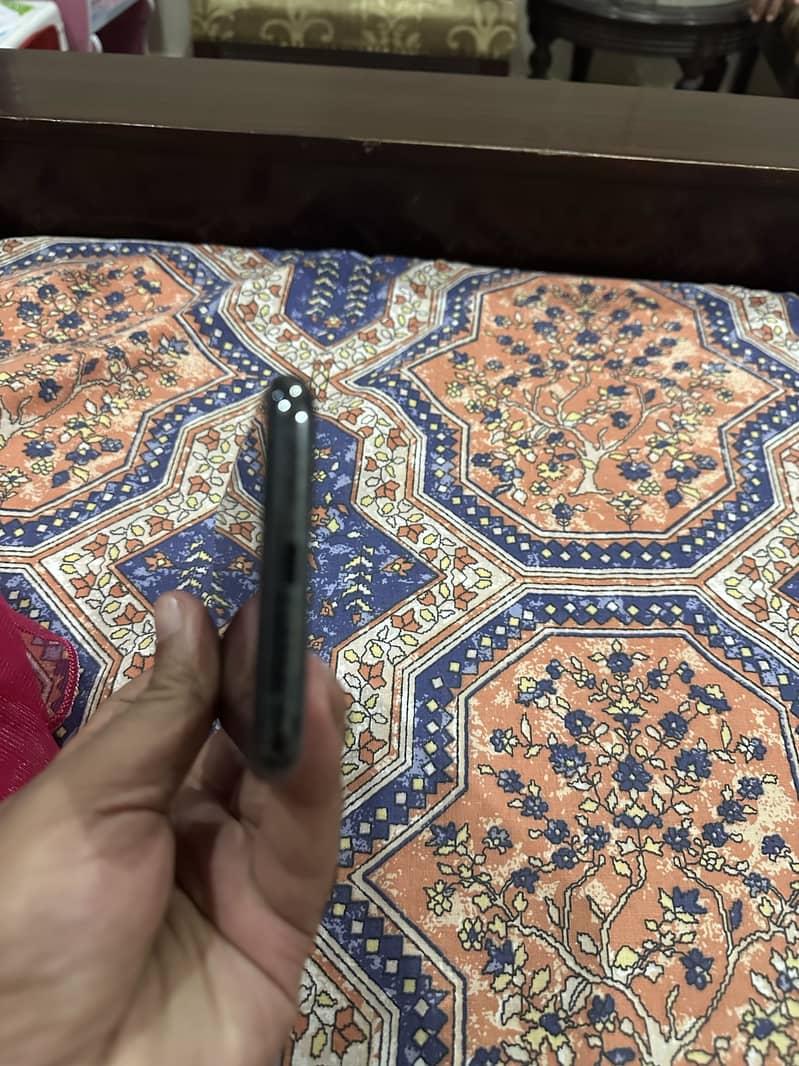 Apple iPhone 11 Pro 2