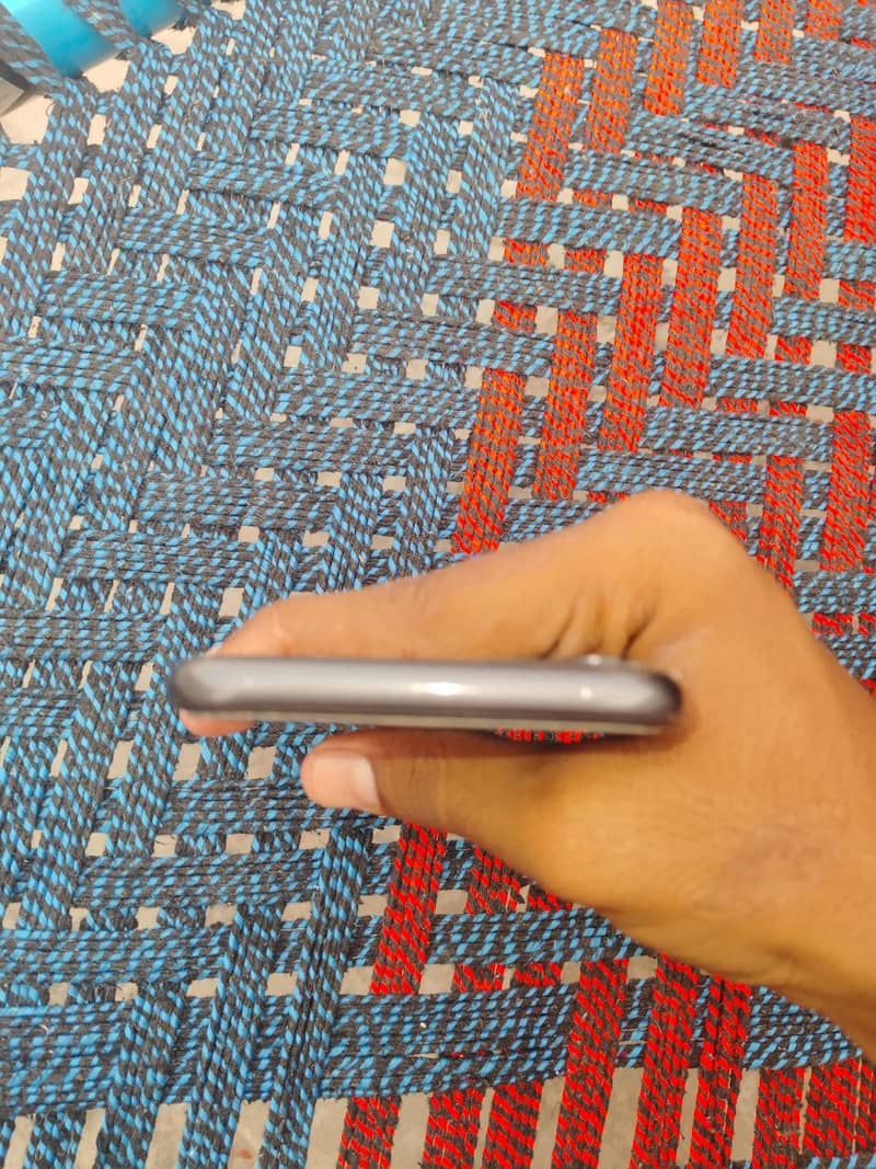 Apple iPhone 11 3