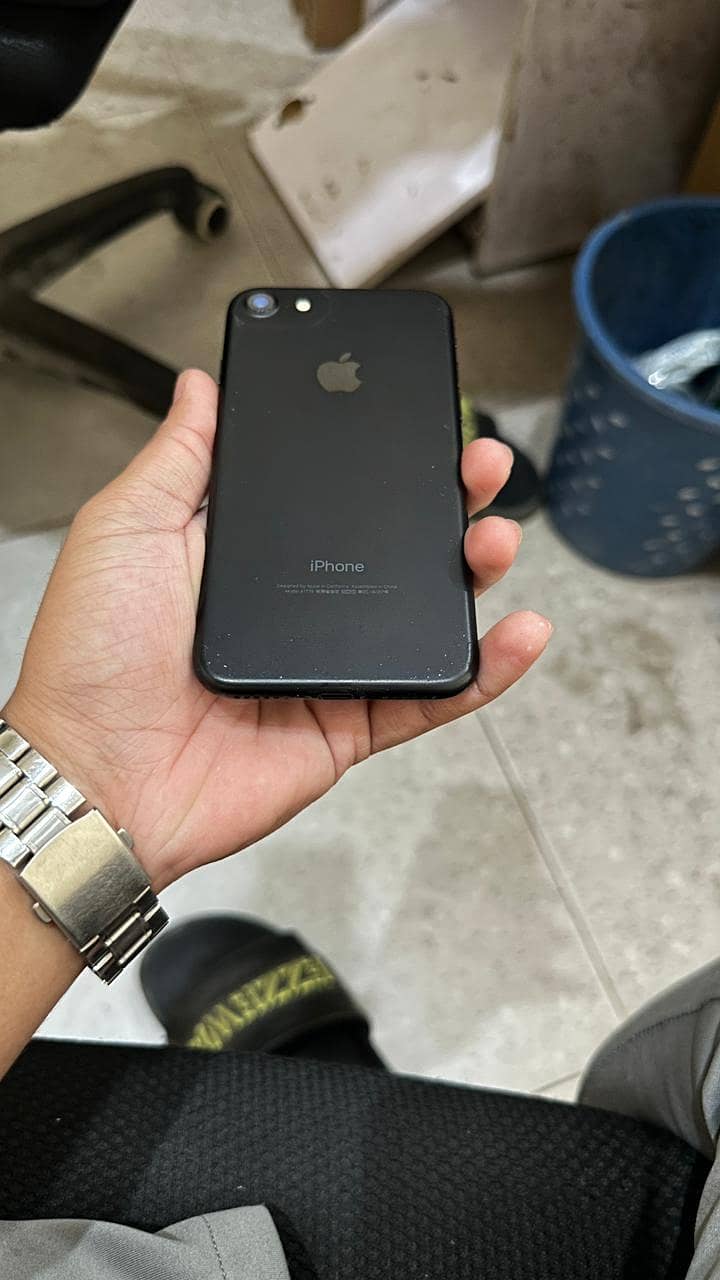 Apple iPhone 7 0