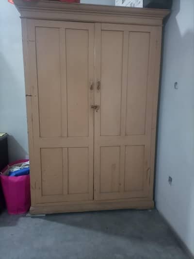 Almirah / wooden