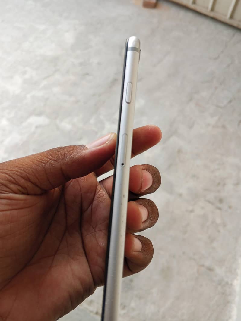 Apple iPhone 6 Plus 3