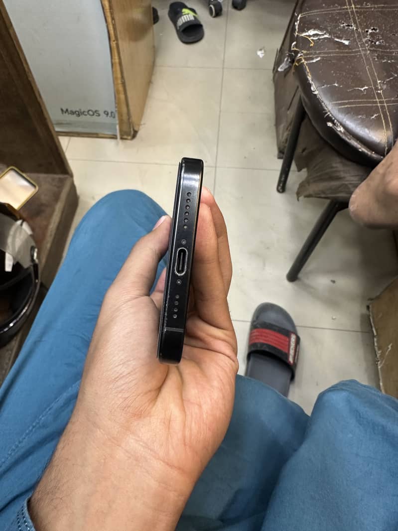Apple iPhone 16 Pro Max 1