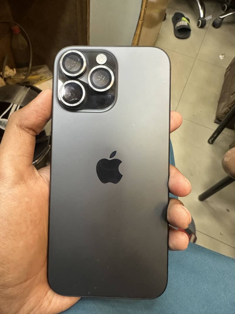 Apple iPhone 16 Pro Max 2