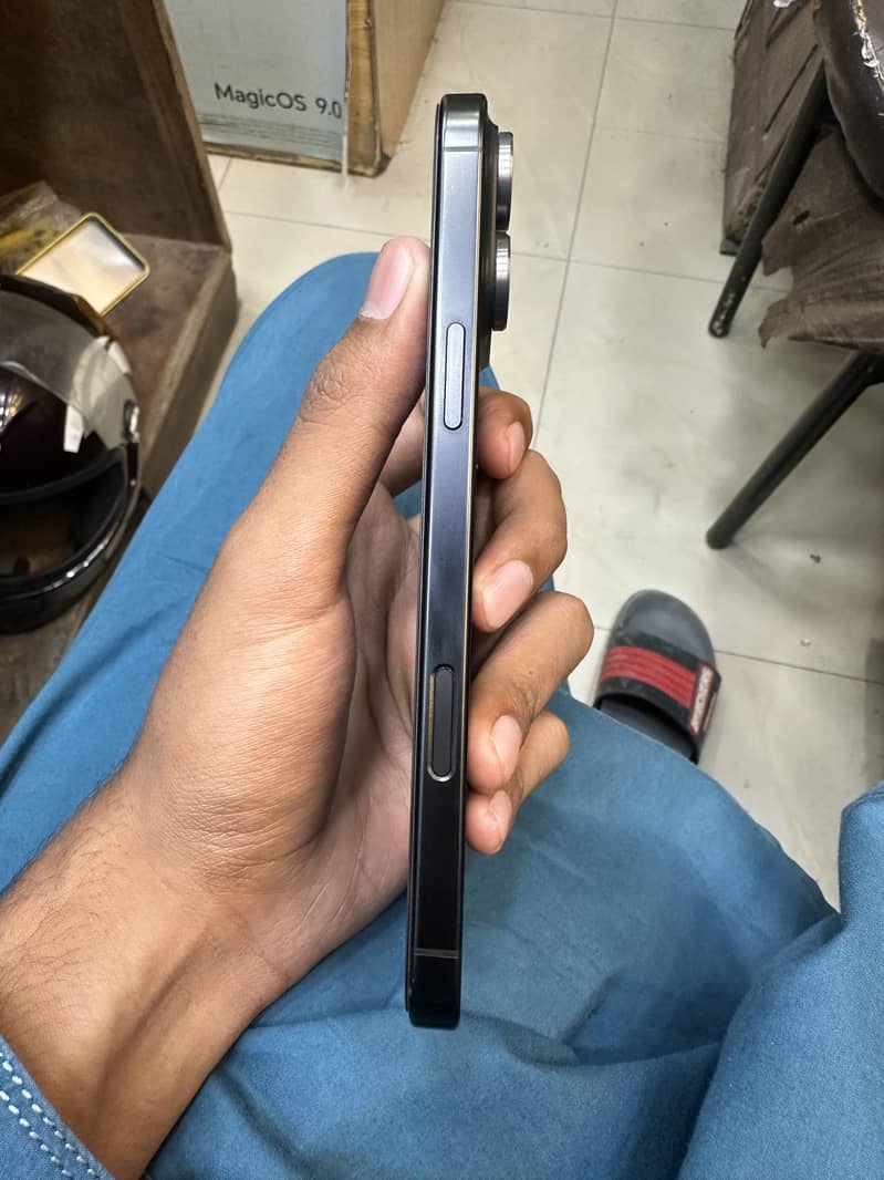 Apple iPhone 16 Pro Max 3
