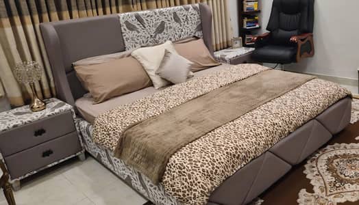 Slightly Used Bedset with 2 sidetables