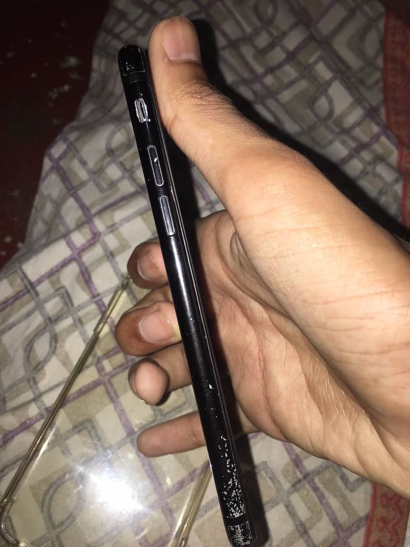 Apple iPhone 7 2