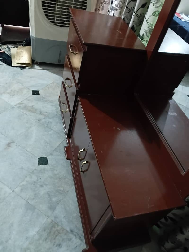 Dressing Table 4