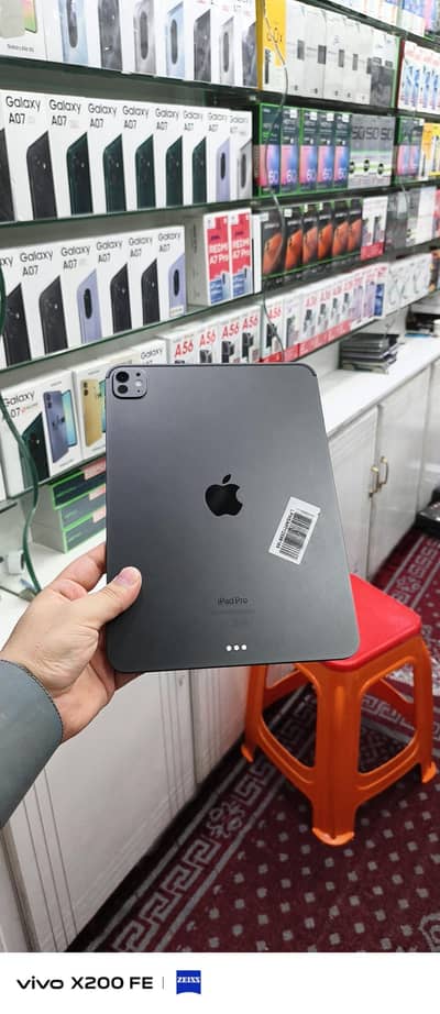 ipad pro m4 11inch 96health 10/10 256gb
