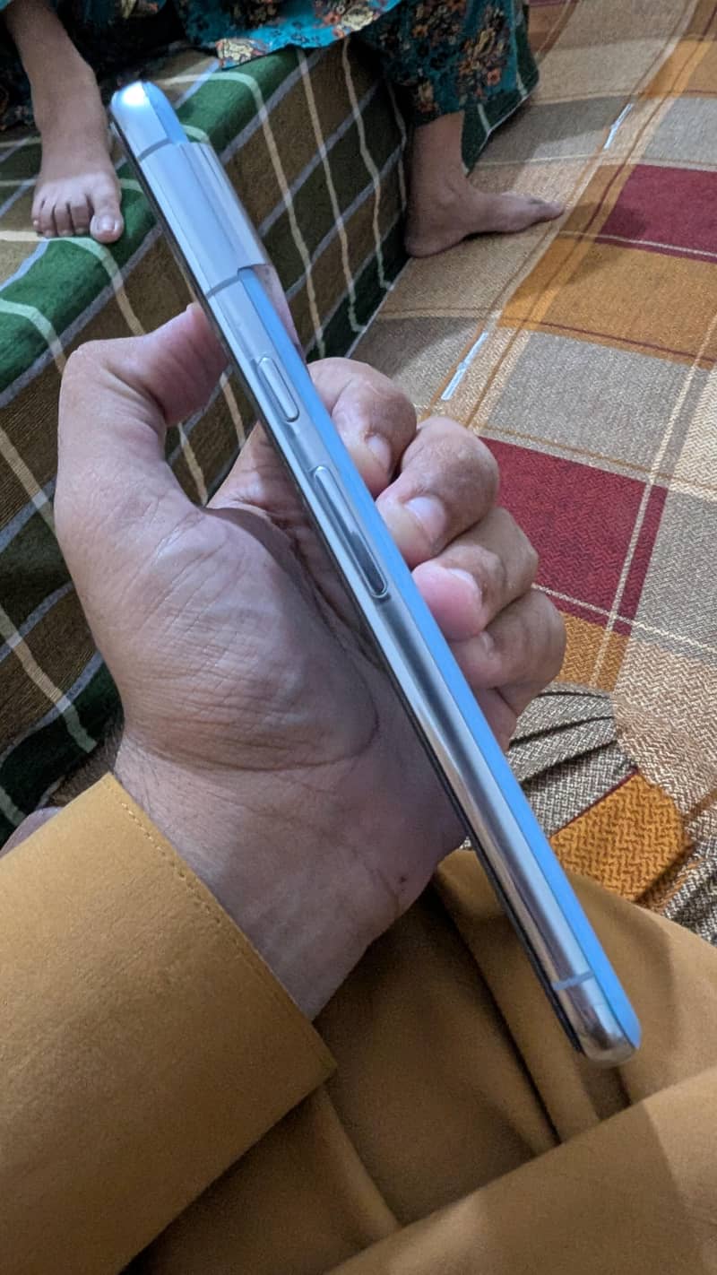 Google Pixel 8 Pro 4