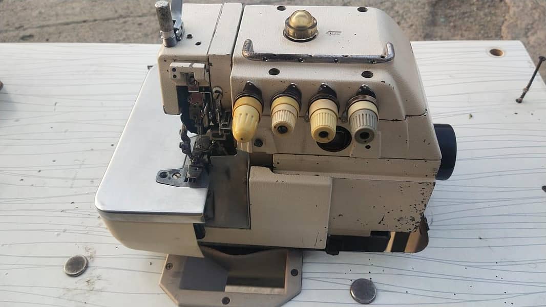 Overlock Sewing machine 3