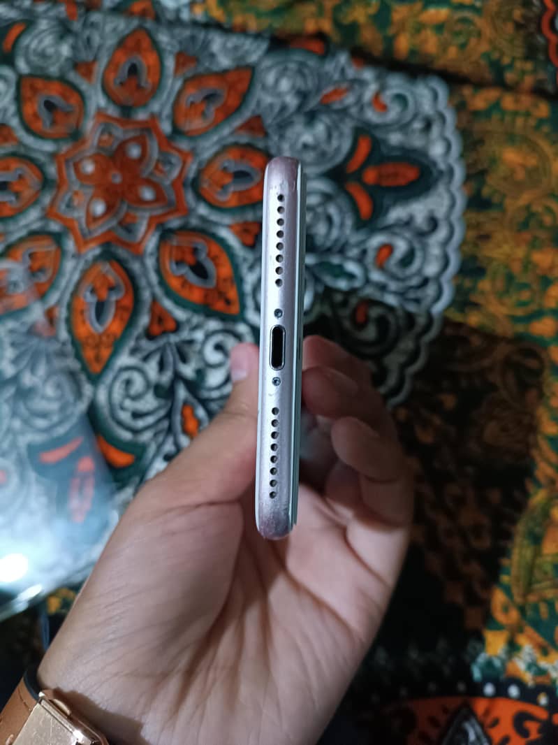 Apple iPhone 7 Plus 5