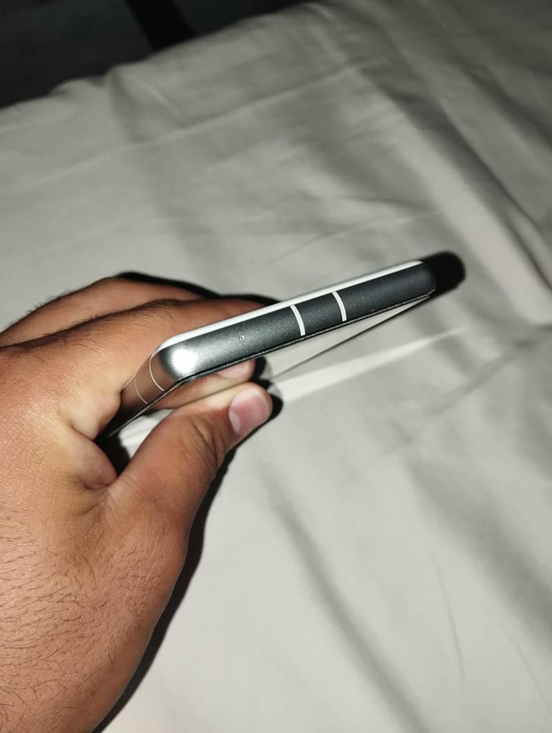 Google Pixel 7a 3