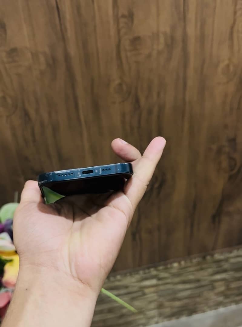 Apple iPhone 13 3