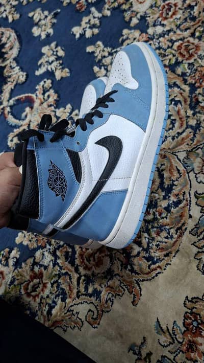 Air Jordan 1 Retro High OG University Blue.