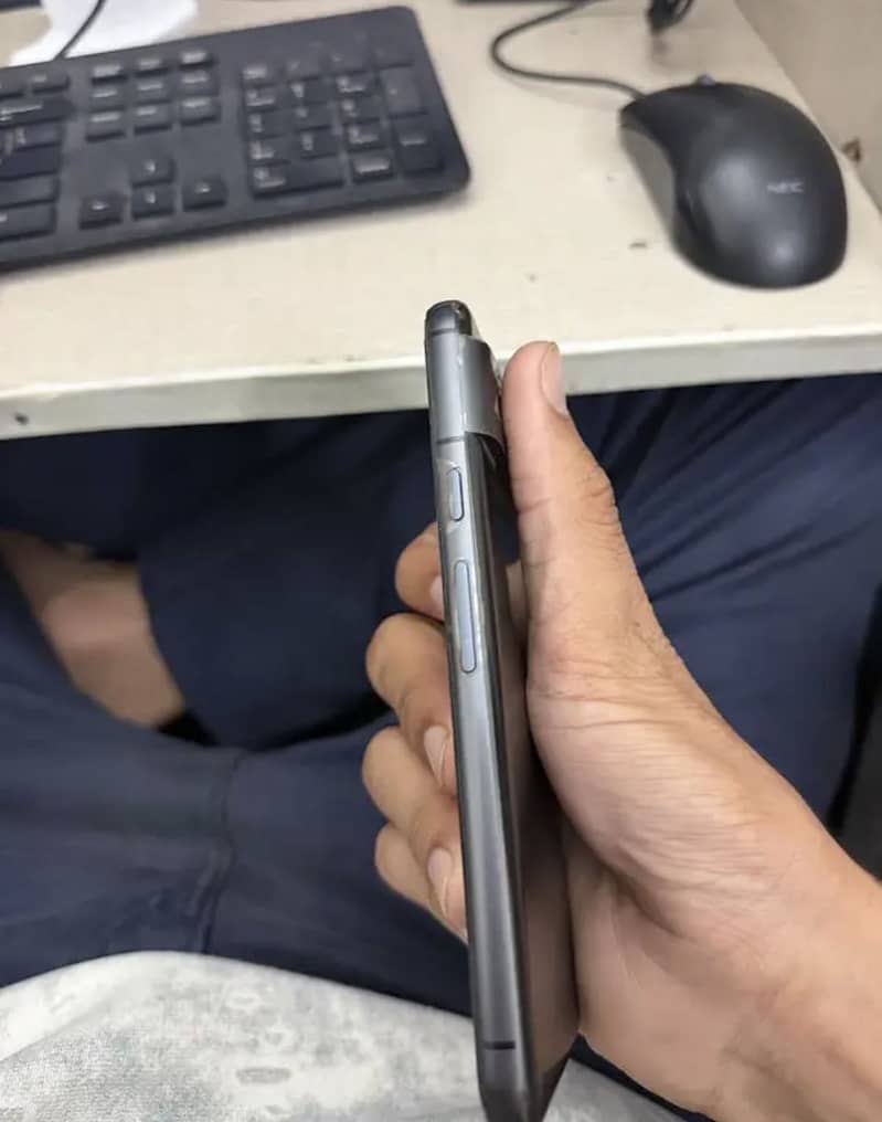Google Pixel 8 4