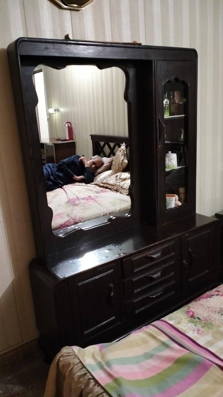 Show Case and Dressing Table 0