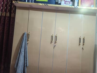 mera new furniture hai bilkul saf peace hai me sale krna chata ho