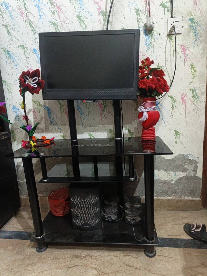LCD + stand. . . . without speaker 3