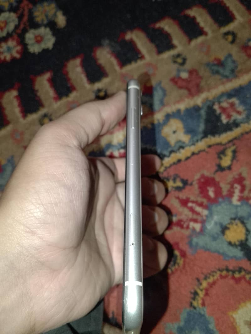 Apple iPhone 11 4