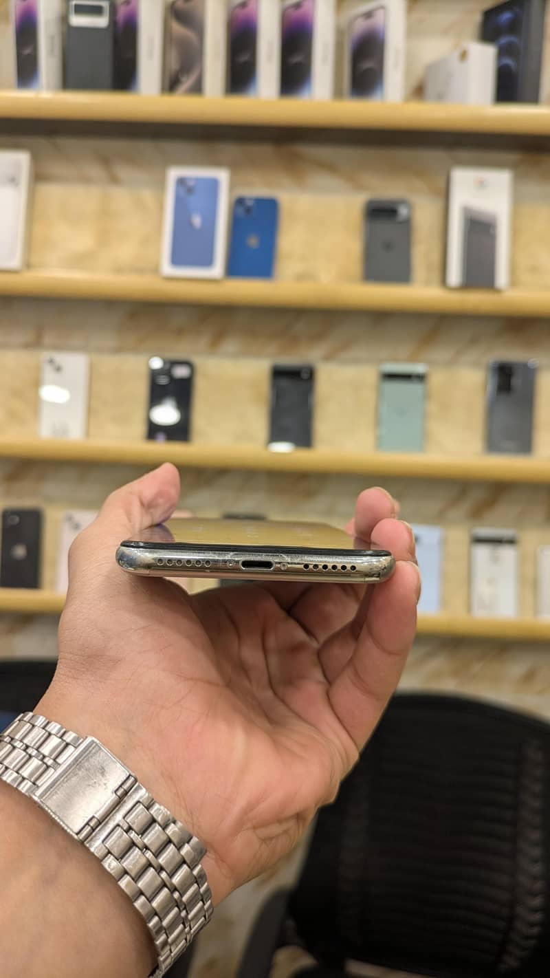 Apple iPhone X 3