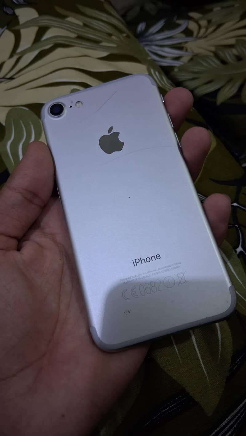 Apple iPhone 7 1