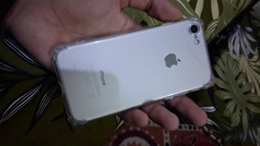 Apple iPhone 7 3