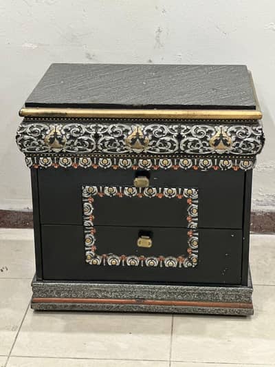 2 Side tables