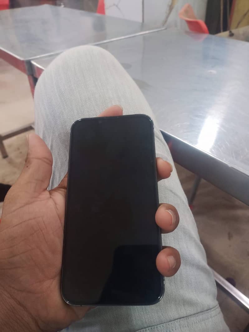 iPhone 13 Pro 4