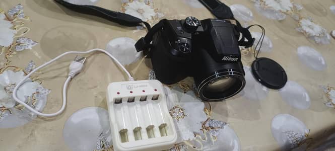 NIKON COOLPIX B500 with box sells and charger.