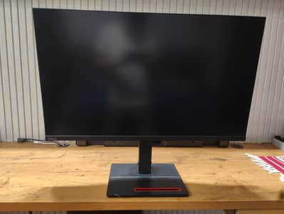 Lenovo 4k 32 inch 60 hertz borderless moniter