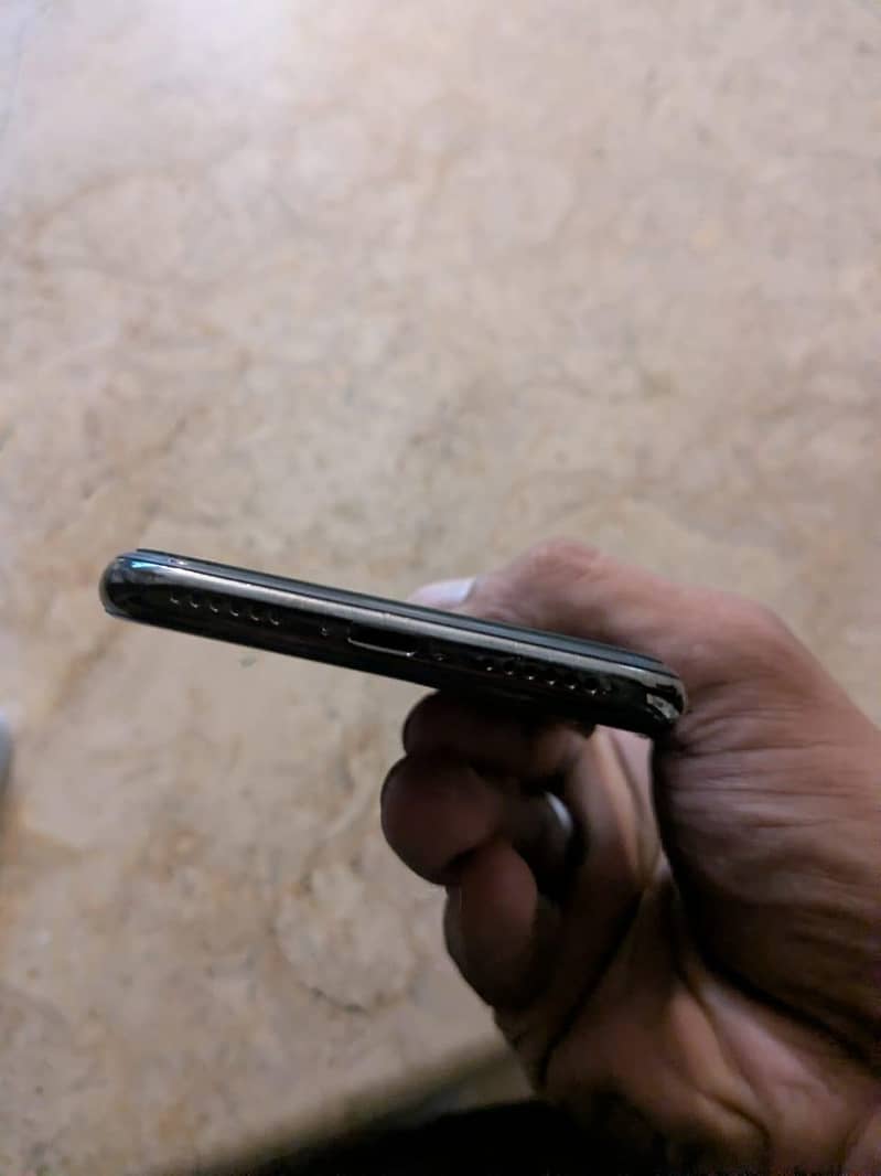 Apple iPhone X 5