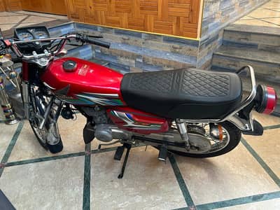 honda 125 red colour