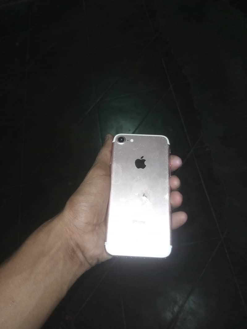 Apple iPhone 7 0