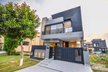 5 Marla House Available for Rent Prime Location