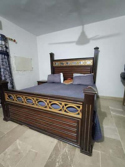 Wooden King Size Bed for Sale without Mattress