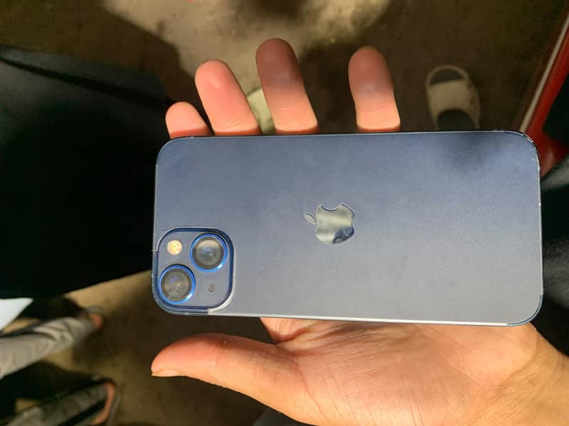 Apple iPhone 13 2