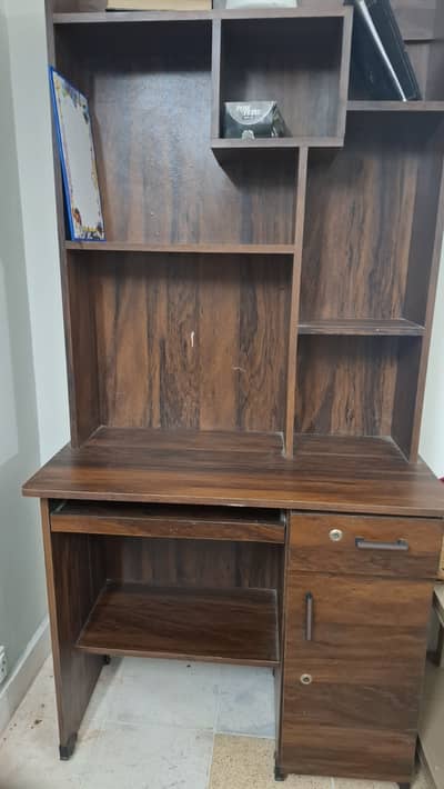 Computer table