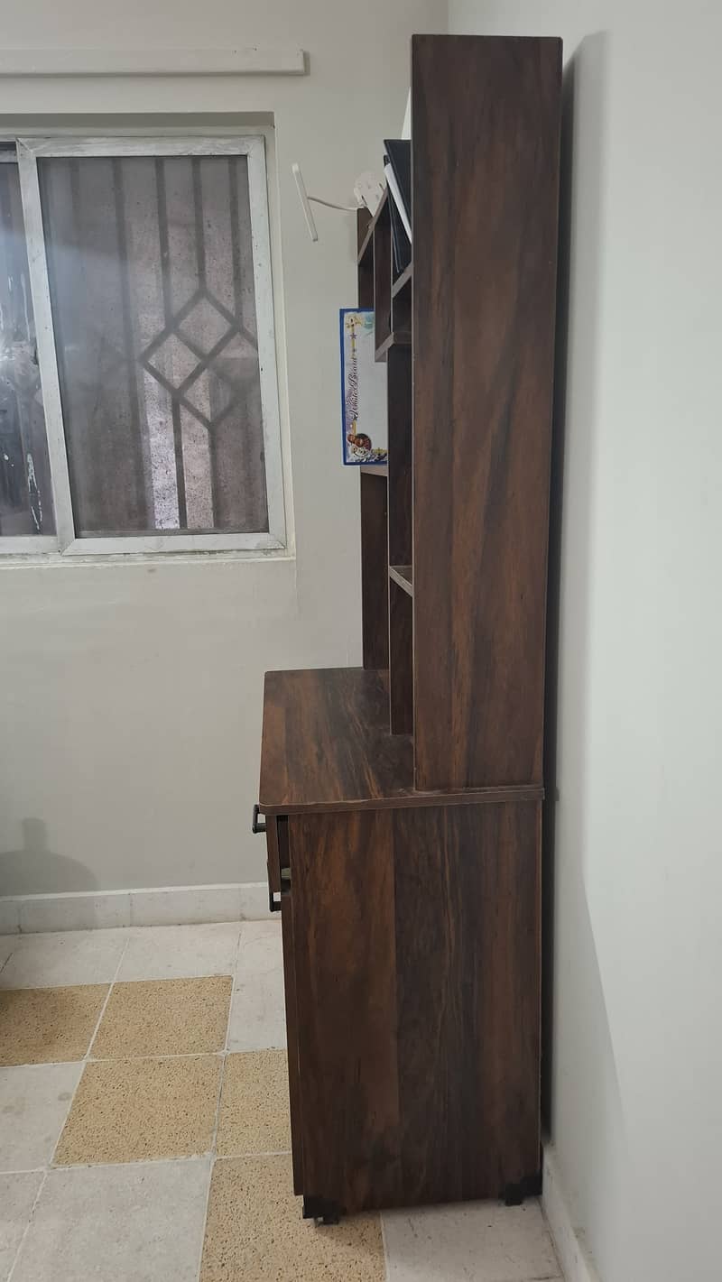 Computer table 1
