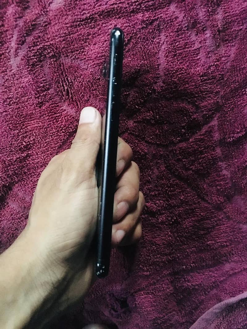 Apple iPhone 7 2