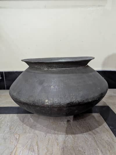 Traditional tamba pot