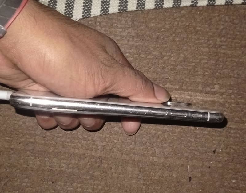 Apple iPhone X 4