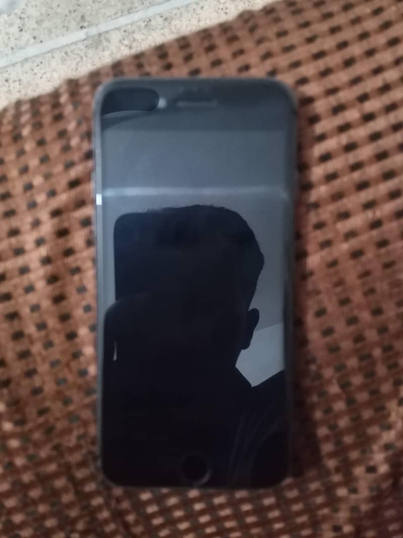 Apple iPhone 8 1
