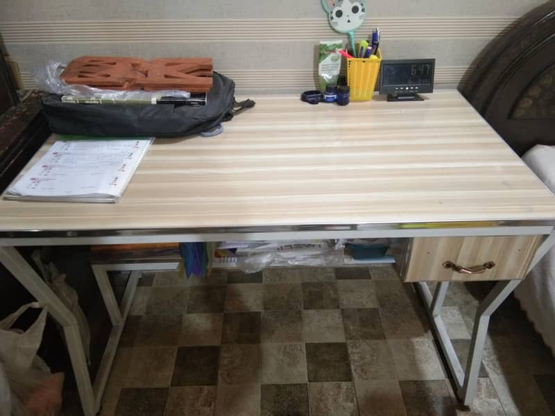 Study Table New condition 0