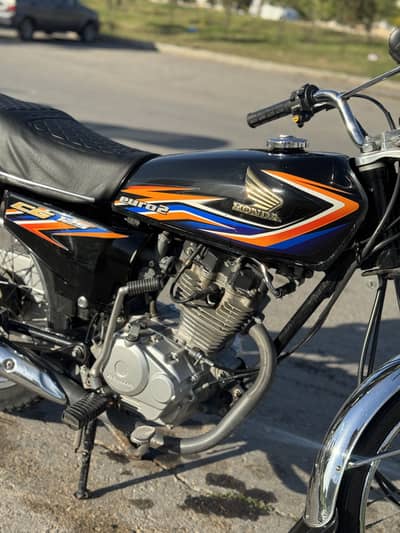 Honda cg 125 in lush condition