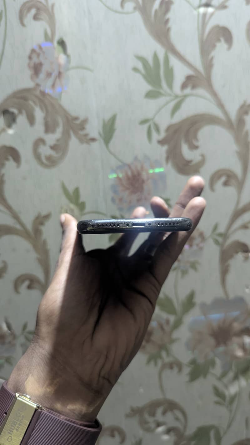 Apple iPhone X 3